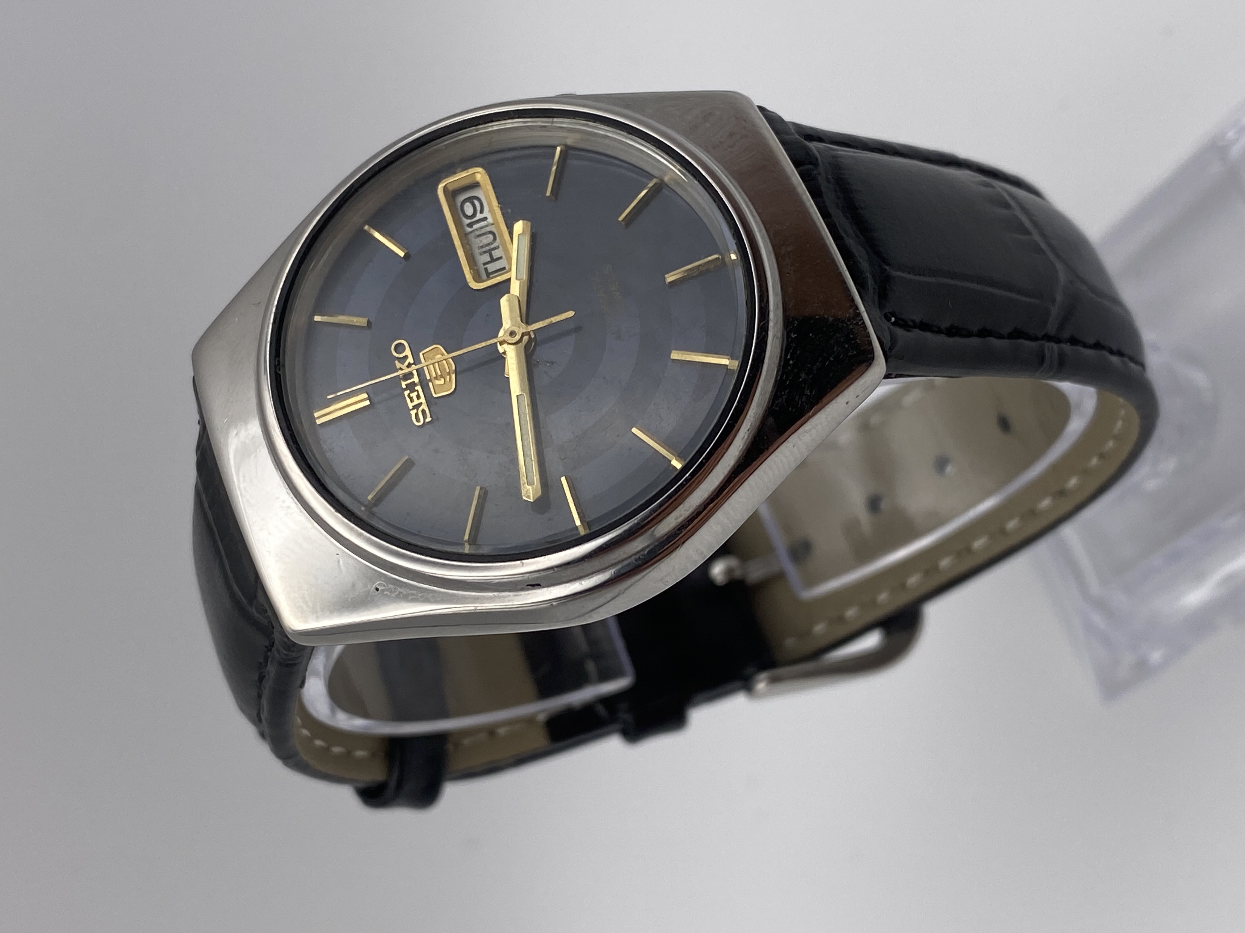 *Refurbished* Vintage Seiko 5 automatic day/date 17 Jewels. (36mm) Serviced, new strap!