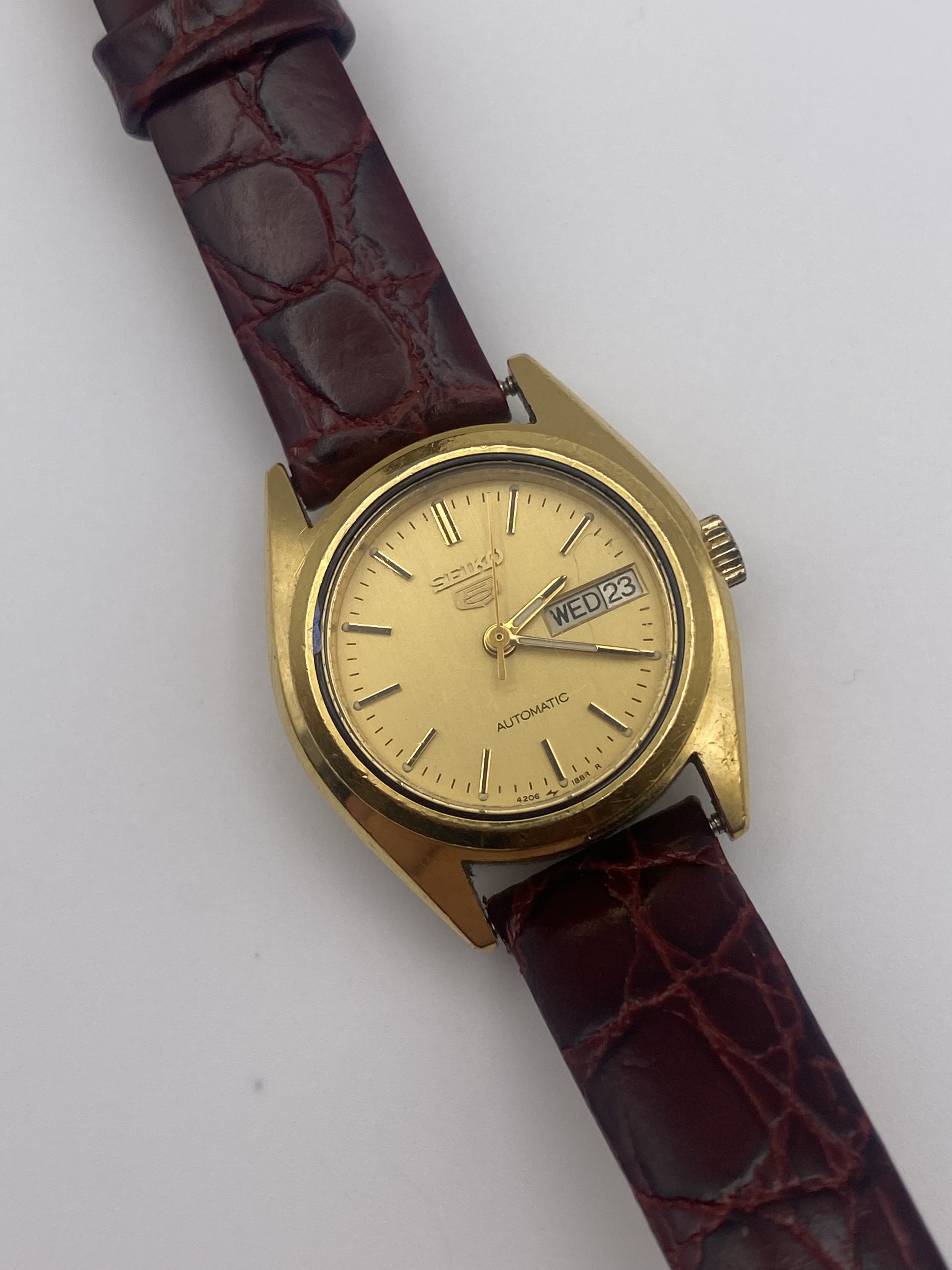 Ladies Vintage Seiko 5 automatic day/date. (26mm) Serviced. New strap.